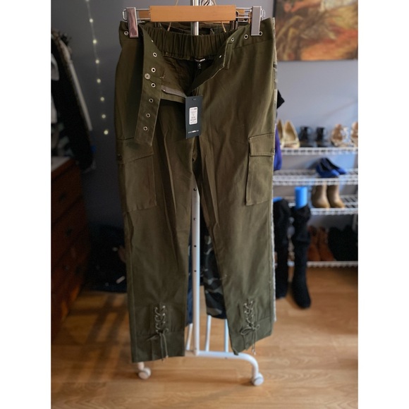 The updated cargo pant from FashionNova - Picture 1 of 3